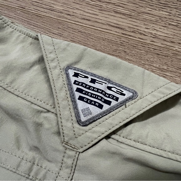 Women’s Columbia PFG Shorts - Picture 3 of 6